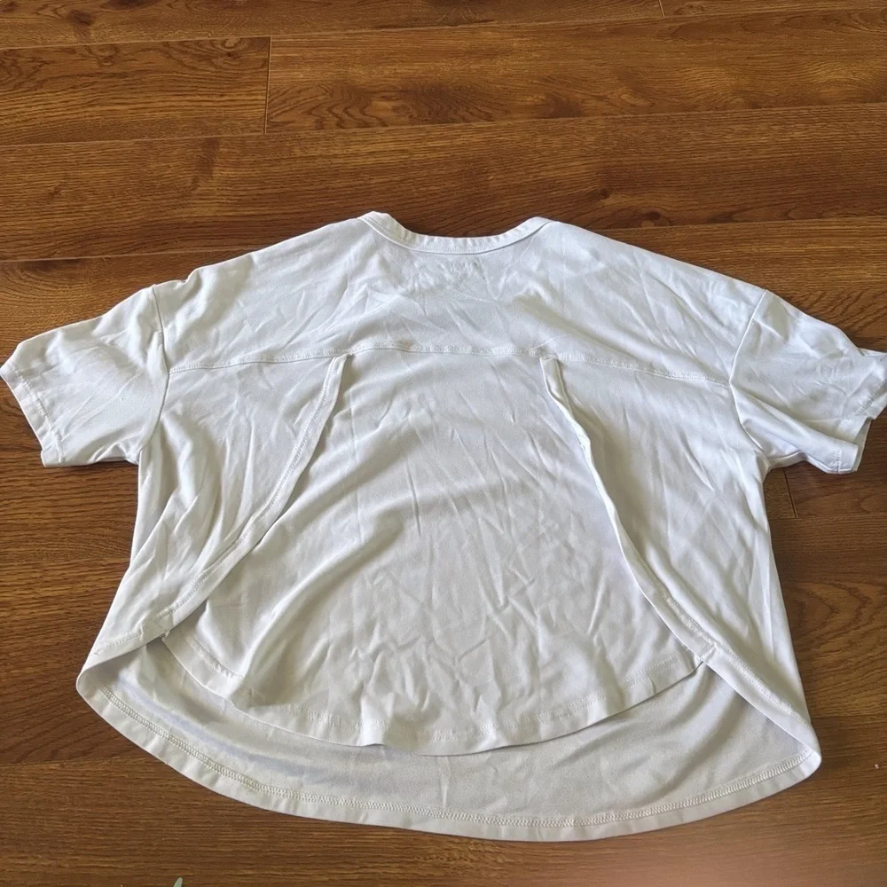 Old Navy Active white cloud 94 Soft short sleeve shirt in size M
